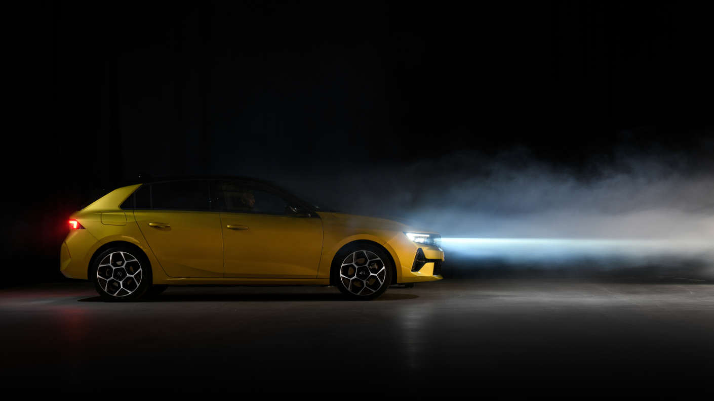 Кажемо «Прощавай!» темним дорогам: унікальні адаптивні фари Intelli-Lux LED® від Opel