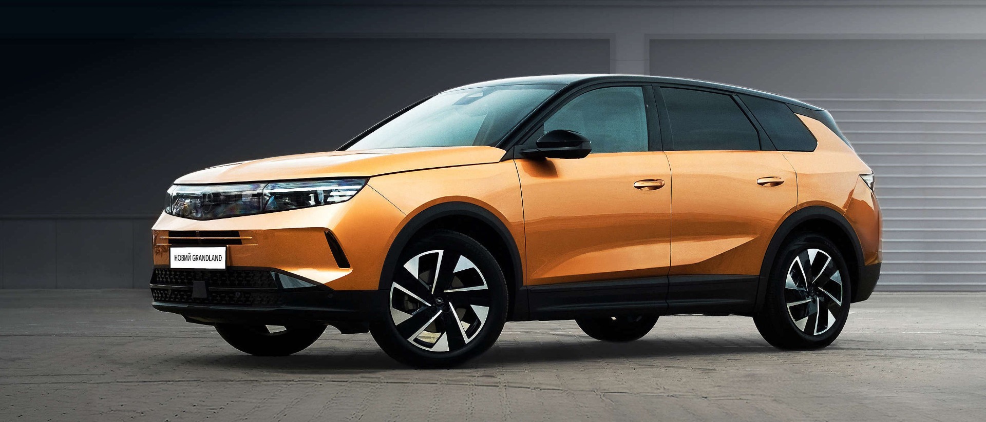 Новий Opel Grandland, вигляд спереду з лівого боку